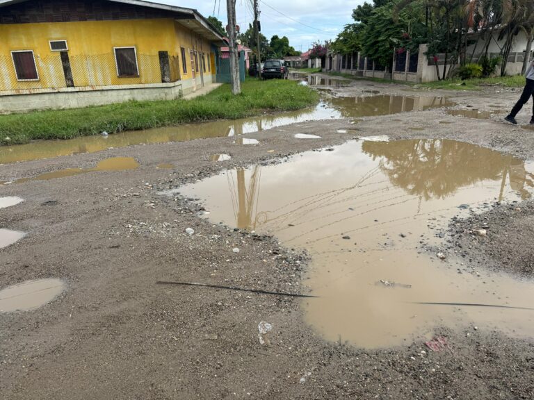 Vecino de Barrio el Barro denuncia mal estado de calle