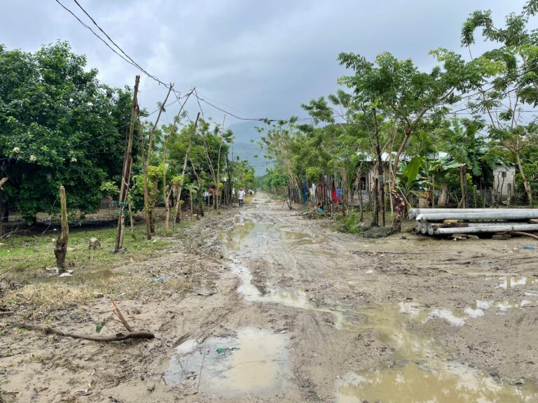 Inundaciones dejaron destruidas las calles de La Col. Castro Zelaya